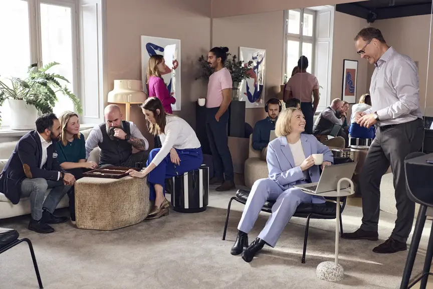 Medarbetare som umg&aring;s p&aring; framtidens arbetsplats 